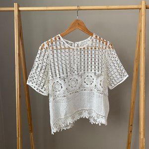 White lace detail women’s top
